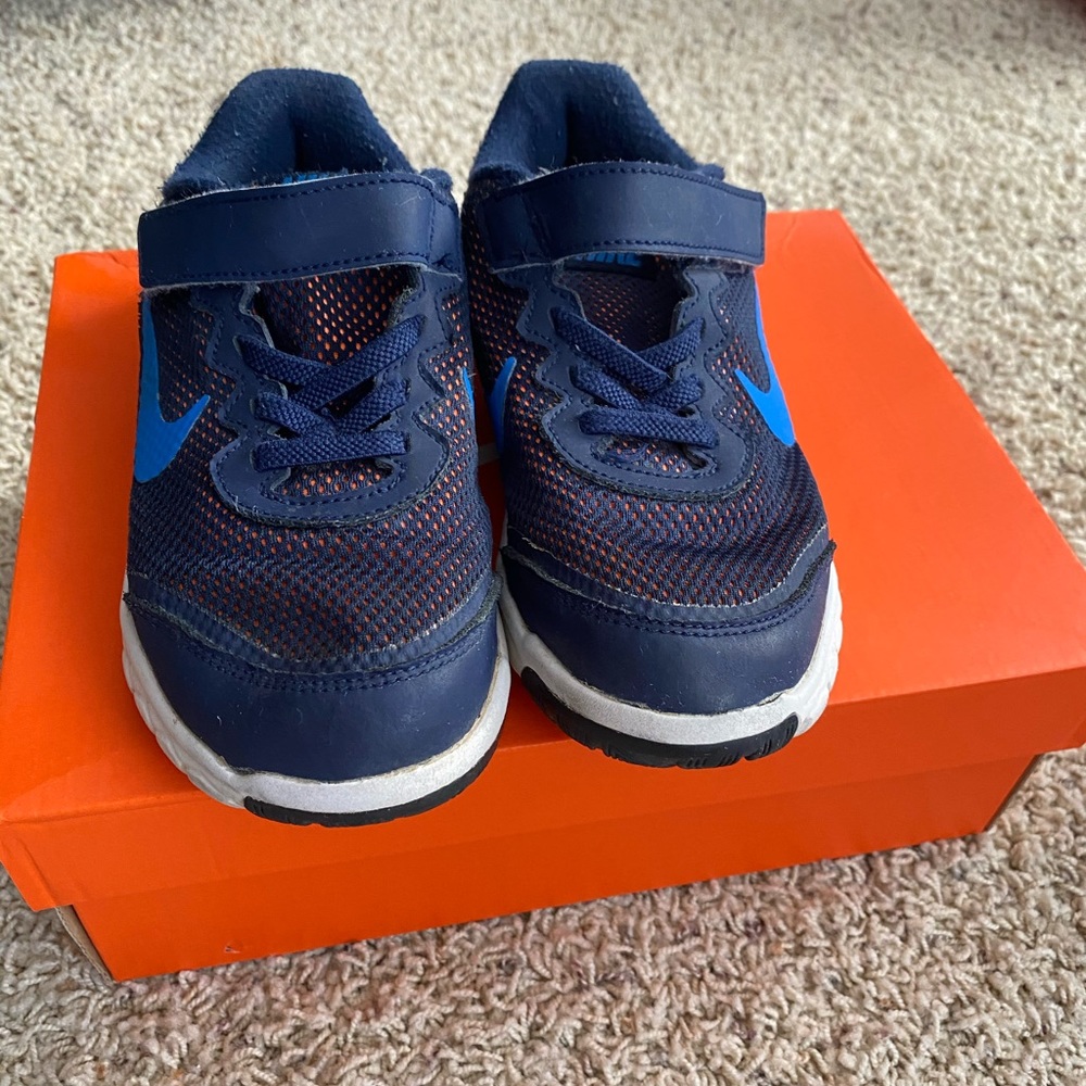 Nike tennis shoes